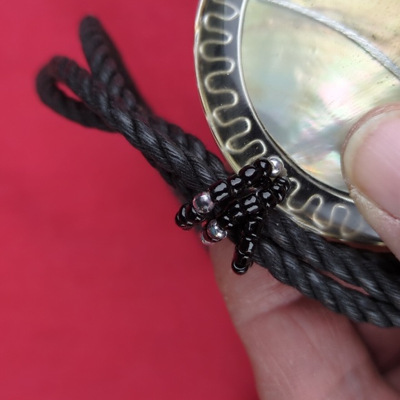 World Market Tribal or Ethnic Look, Large Shell Pendant Necklace/Earring Set - Picture 8 of 16